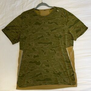 Unique Men's Lululemon shirt. Green Chroma Camo.